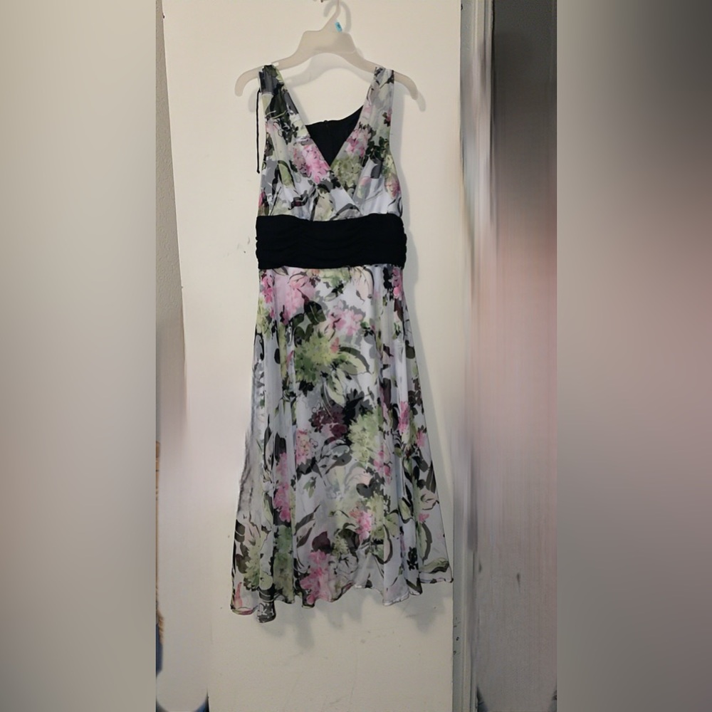 Flare dress maxi style floral black .. zipper in the back with no stretch